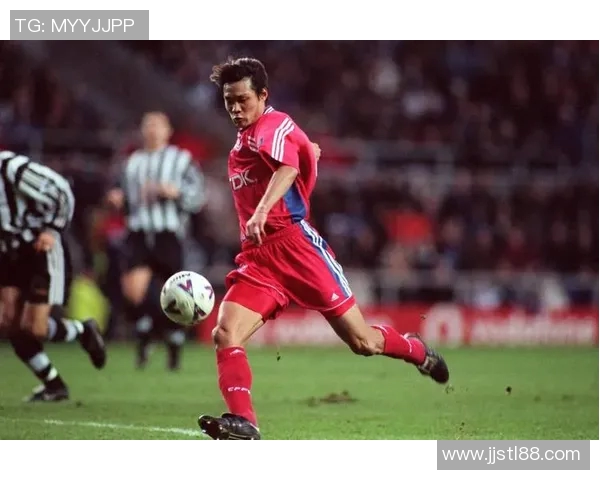 10号足球明星黄衣服的传奇故事与赛场风采揭秘